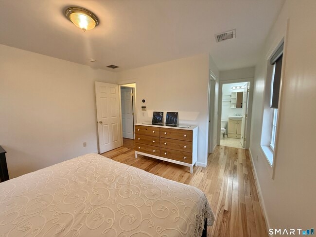 Building Photo - 70 Renwick Pl