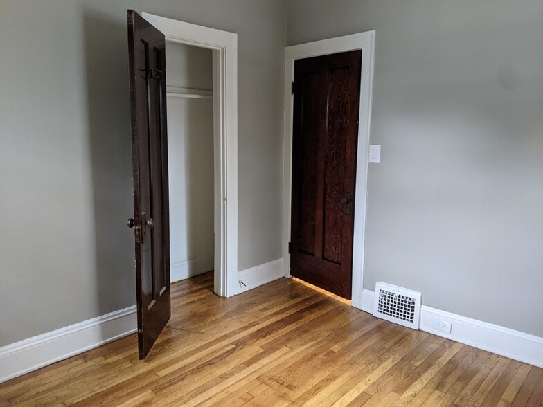 Entrance to Living room - 2127 Bunts Rd