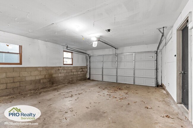Building Photo - 3 Bedroom House in Oakdale