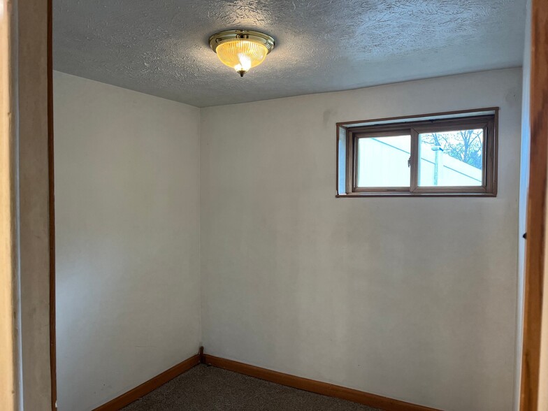 Building Photo - 818 Victory Ave