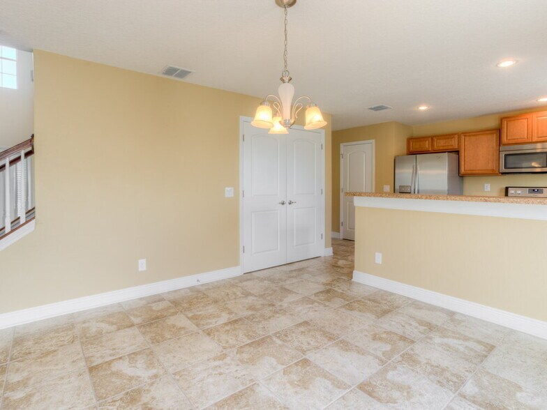 Building Photo - 1705 Southern Oak Loop