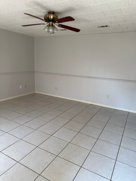 Building Photo - 5845 Pine Hill Dr