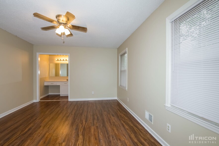 Building Photo - 136 Glenshannon Dr