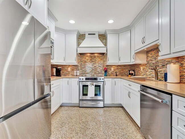 Building Photo - 3204 S Maritana Dr