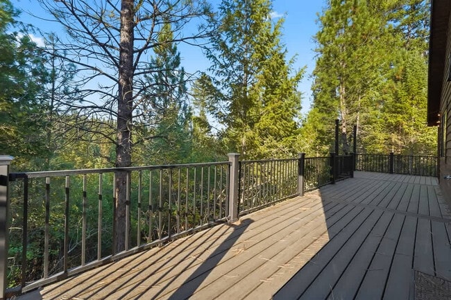 Building Photo - 18 Spur Dr