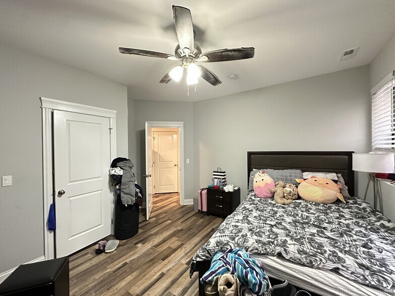 Building Photo - 4117 S Michigan Ave