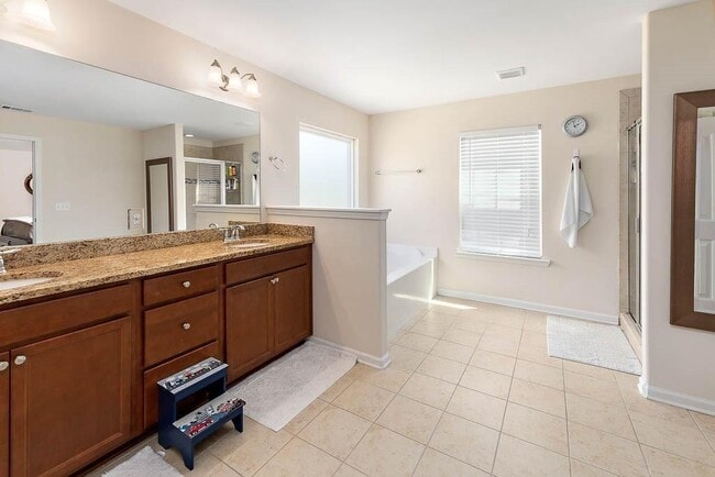 Building Photo - 174 Coral Dr