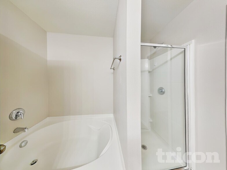 Building Photo - 2918 Tall Oaks Dr