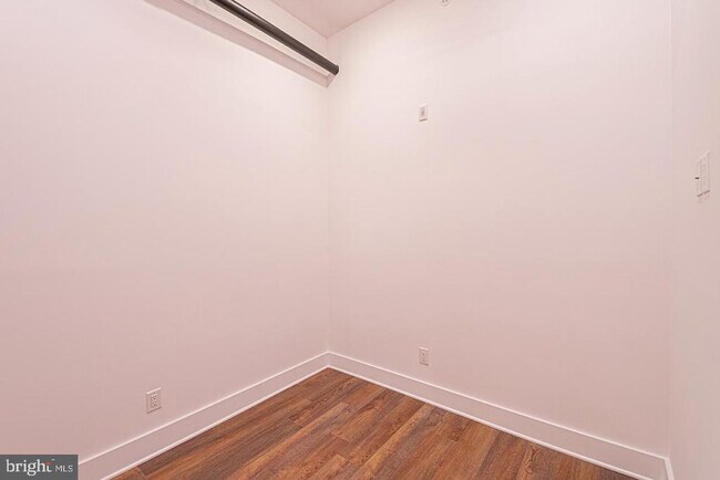 Building Photo - 1211 Bainbridge St