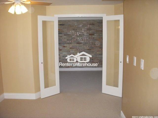 Building Photo - 2220 E Murray Holladay Rd