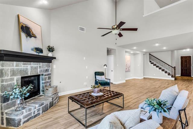 Building Photo - 713 Parkland Dr