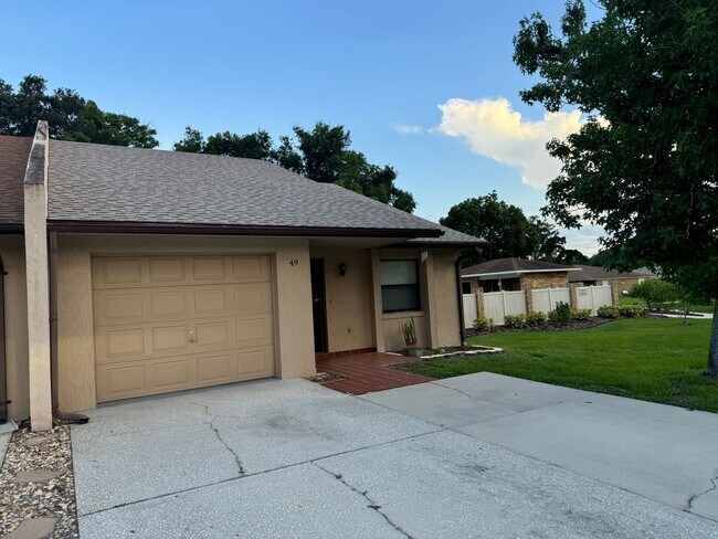 Building Photo - Two bedroom two bathroom townhome!