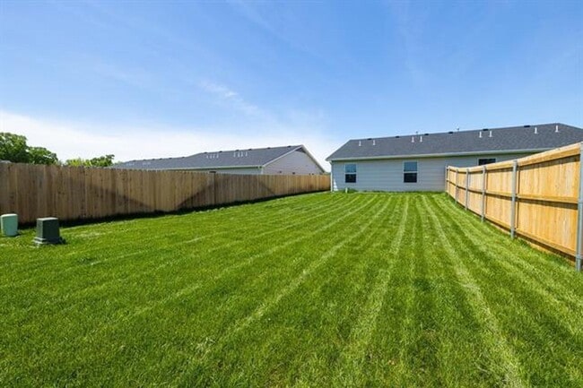 Building Photo - 542 W 50th Ct S