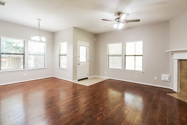 Building Photo - 2407 Lexington Park Dr