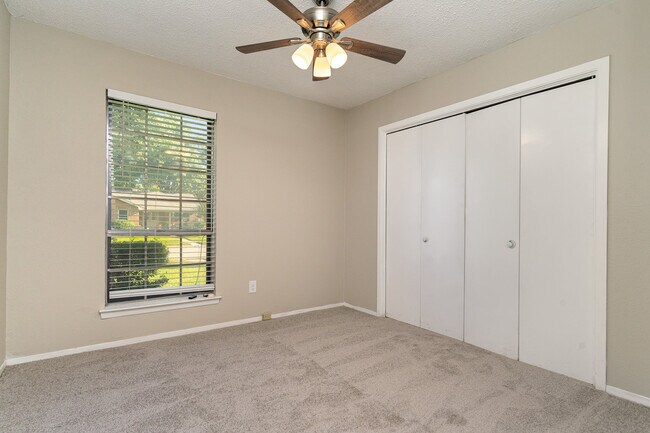 Building Photo - 2311 Lawnmeadow Dr