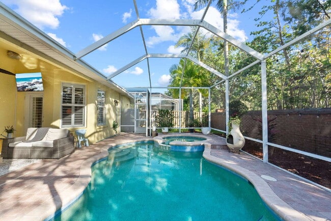 Building Photo - Beautiful 4-Bedroom Pool Home in the Heart of Westchase