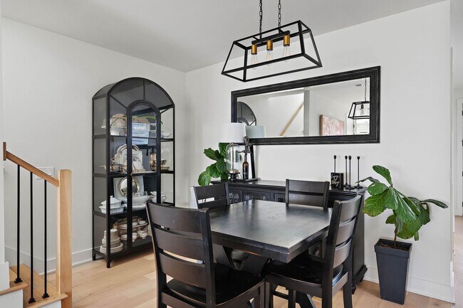 Building Photo - Stylish East Nashville Home with Open Layo...