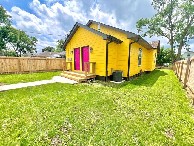 Building Photo - 2041 Adams St