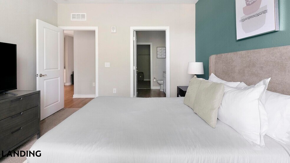 Building Photo - 215 Hunters Lk Wy