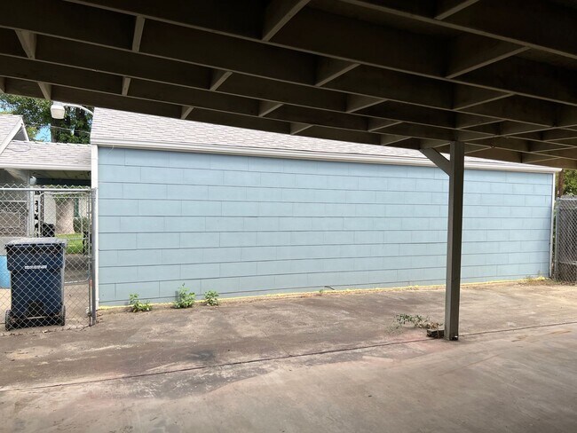 Building Photo - Available now! El Camino & Colfax - 2 bedr...