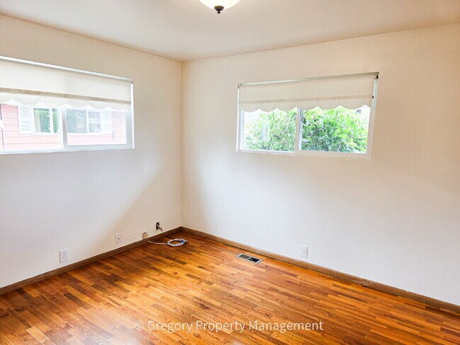 Building Photo - 4908 Dogwood Dr