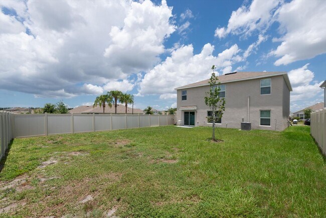 Building Photo - Available now in Wimauma | Spacious 5BR Home with 2,600+ Sqft