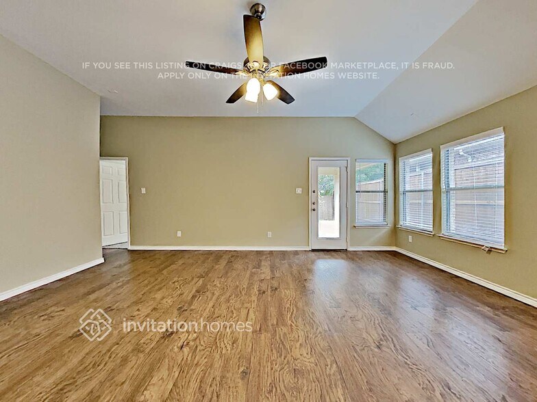 Building Photo - 510 Maplewood Dr