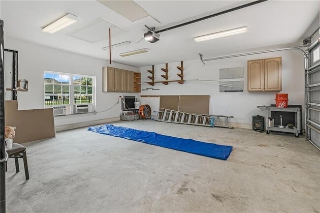 Building Photo - 304 Mistletoe Dr
