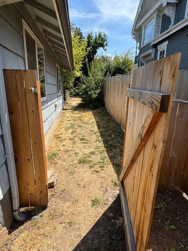 Building Photo - 3 Bedroom Home in College Hill Neighborhood