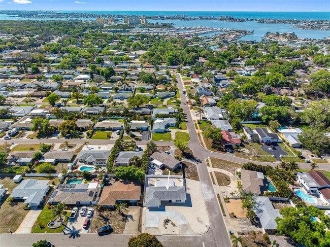 Building Photo - 11572 63rd Ave N