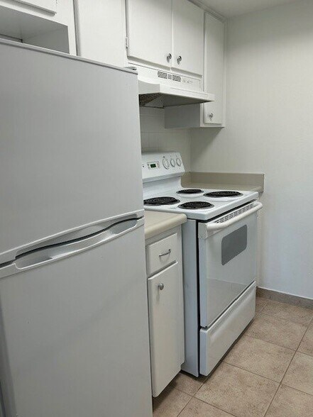 Building Photo - 411 S Nimbus Ave