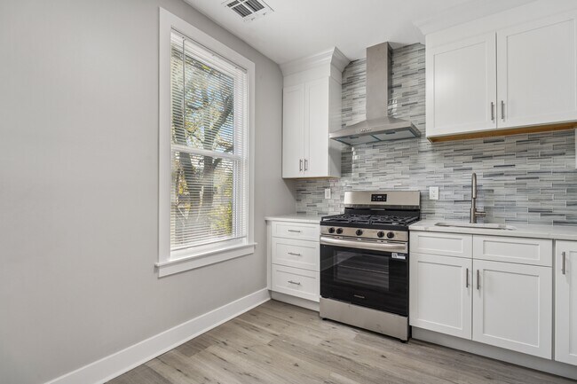 Building Photo - 324 Pacific Ave