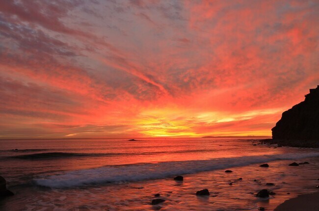 Building Photo - Exquisite beach home with Ocean and Harbor activities abound!