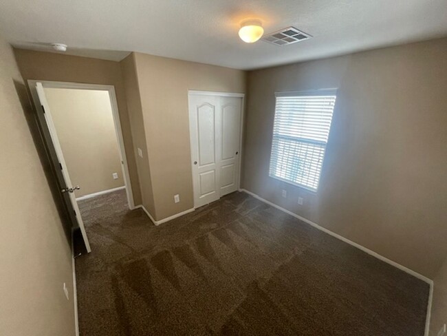 Building Photo - FANTASTIC SUMMERLIN WEST HOME!!!! LOCATED ...