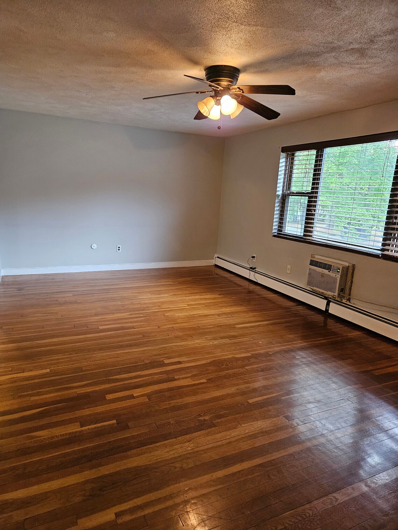Living room - 4 Brook Rd