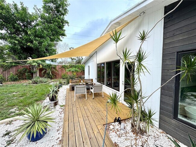 Building Photo - 3579 Plantation Dr