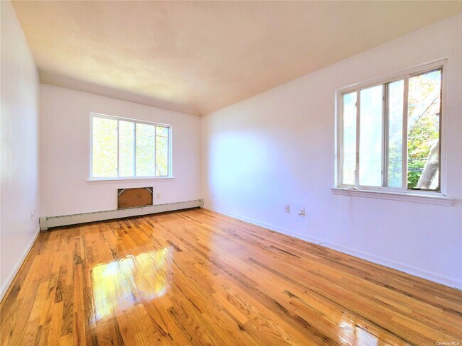 Building Photo - 96-03-96-91 91st Ave