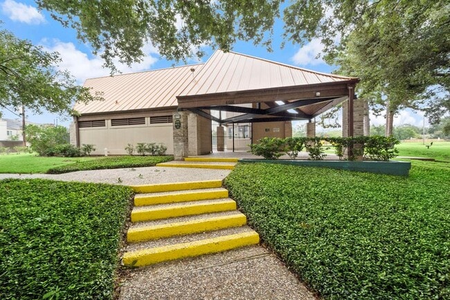 Building Photo - 6652 Montauk Dr