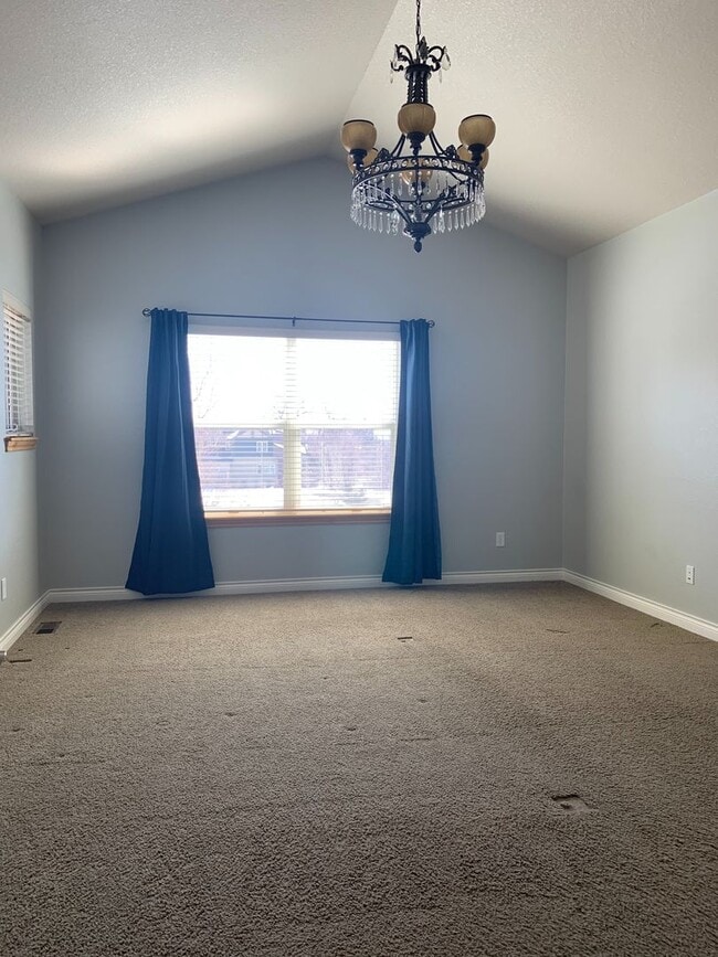 Building Photo - Gorgeous home in Louisville!