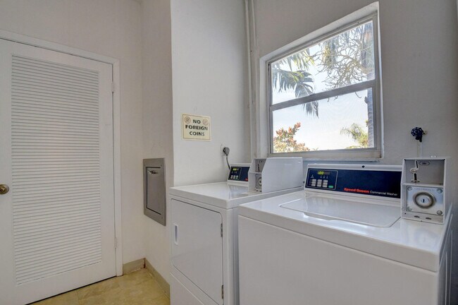 Building Photo - 650 Snug Harbor Dr