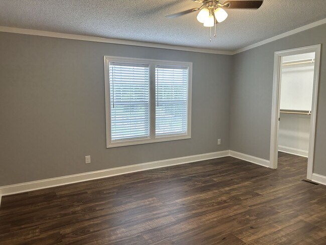 Building Photo - Home in quaint Bailey, NC