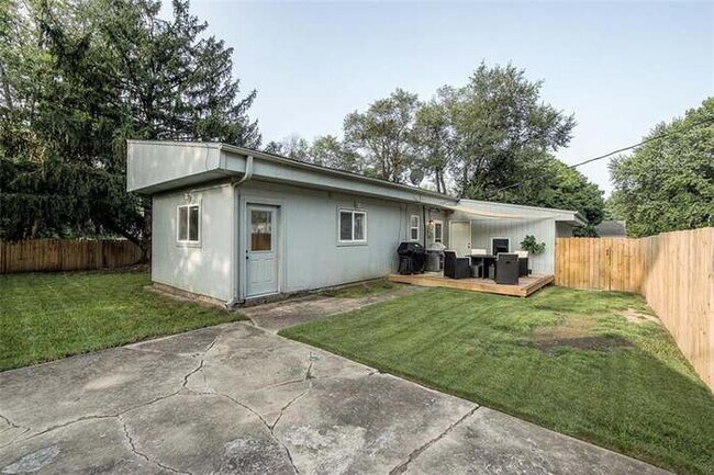 Building Photo - 5041 N Garfield Ave