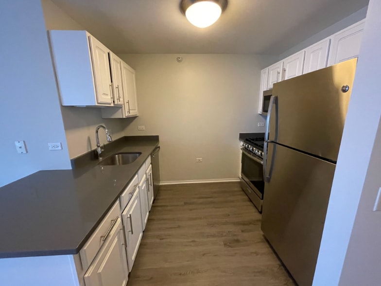 Building Photo - 16 W Grand Ave