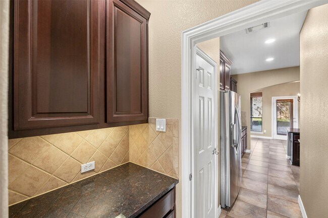 Building Photo - 28210 Chalet Park Dr