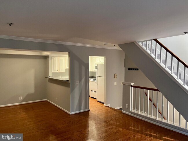 Building Photo - 5705 Chapman Mill Dr