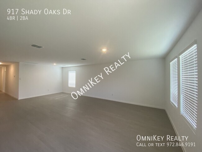 Building Photo - 917 Shady Oaks Dr
