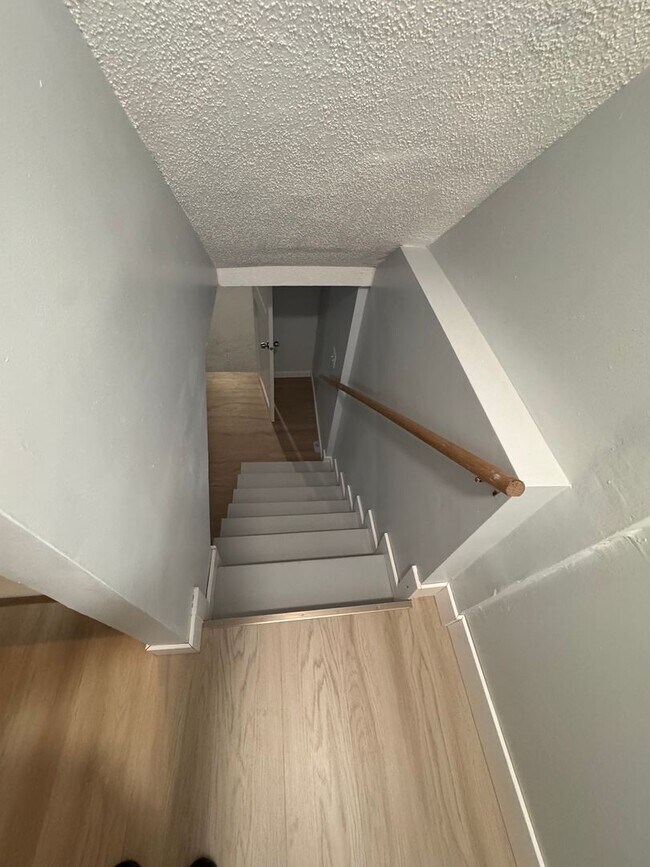 Building Photo - 1429-1431 Knox Ave N