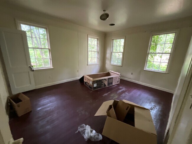 Building Photo - 262 Dona Ave