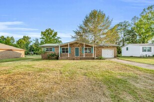 Building Photo - 1058 S Perkins Rd
