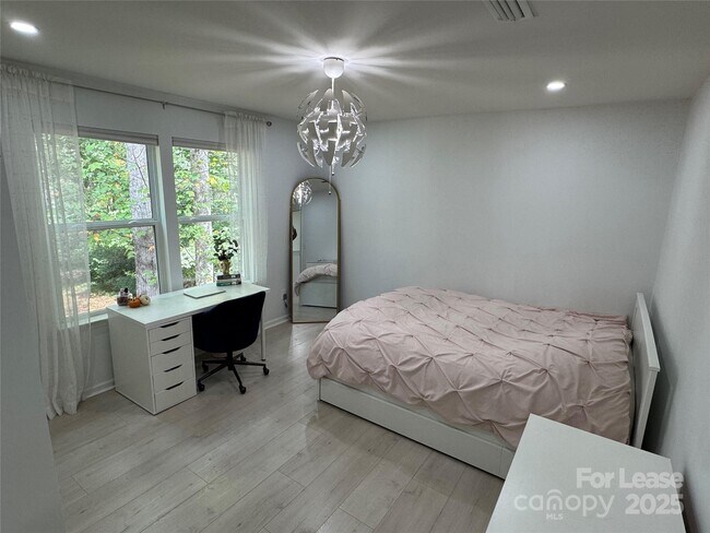 Building Photo - 8419 Aspen Ct